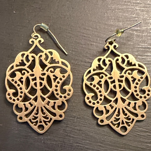 Jewelry - Elegant Gold Filigree Earrings